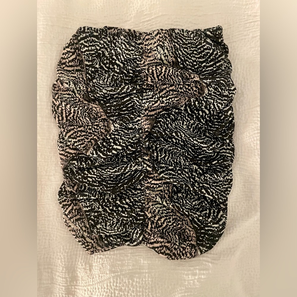 H&M Printed Ruched Form Fitting Slip On Mini Skirt